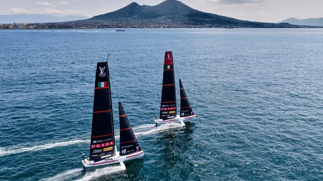 Luna Rossa Team AC40 training in Naples